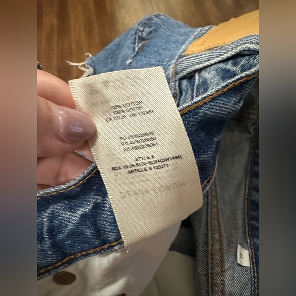 The Ex-boyfriend Hi-rise Denim Short Relaxed denim cut-off short size 31 Aritzia - Picture 4 of 9